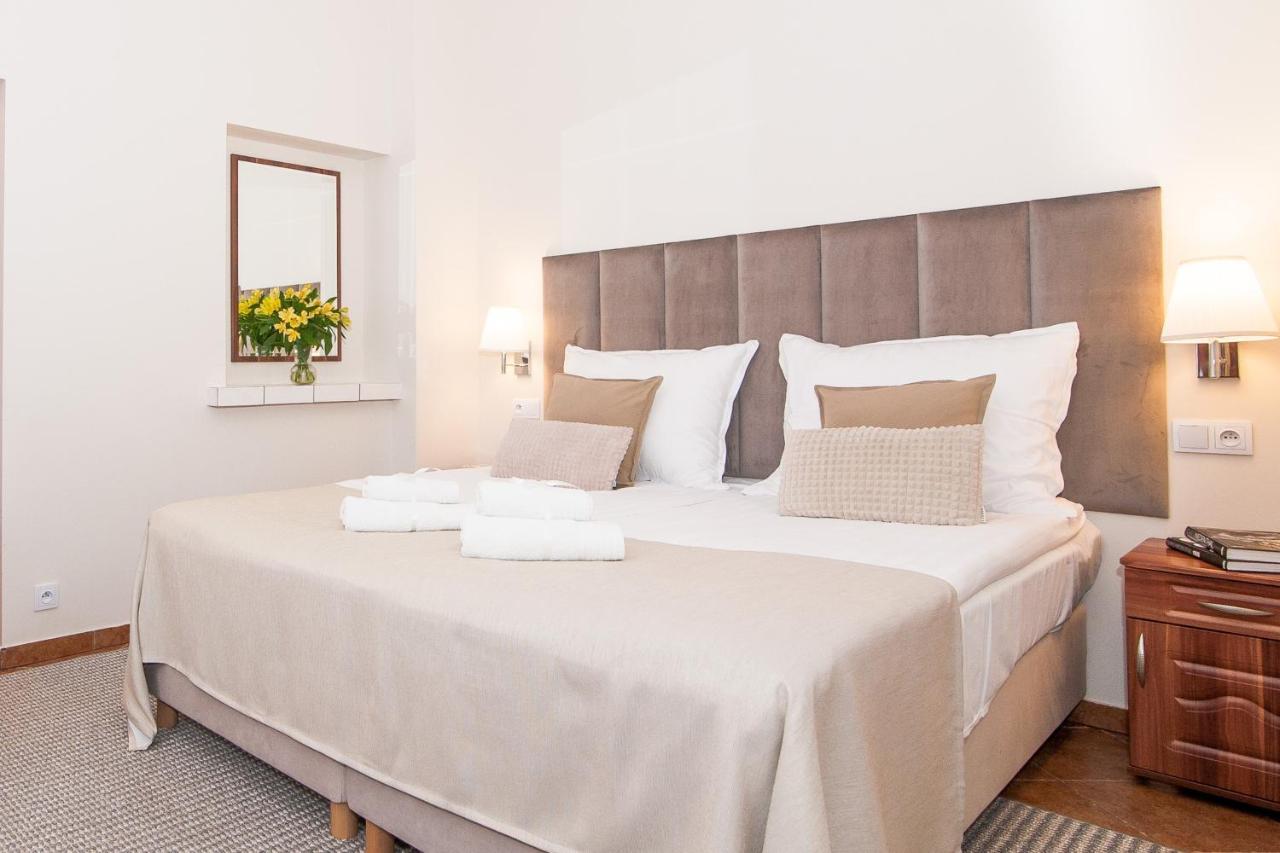 Hotel Awo Gniezno Oda fotoğraf
