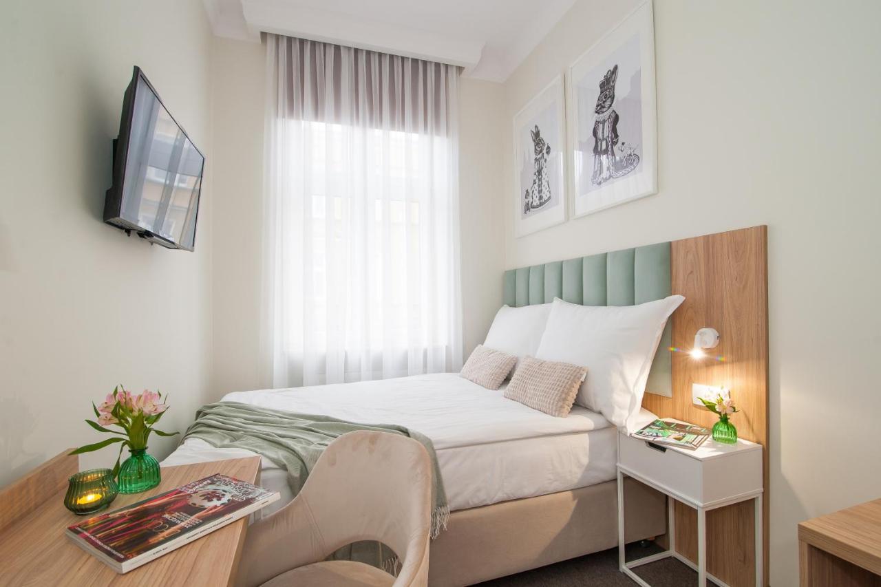 Hotel Awo Gniezno Oda fotoğraf