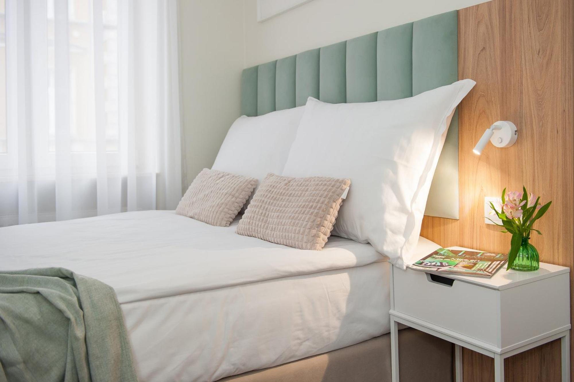 Hotel Awo Gniezno Oda fotoğraf