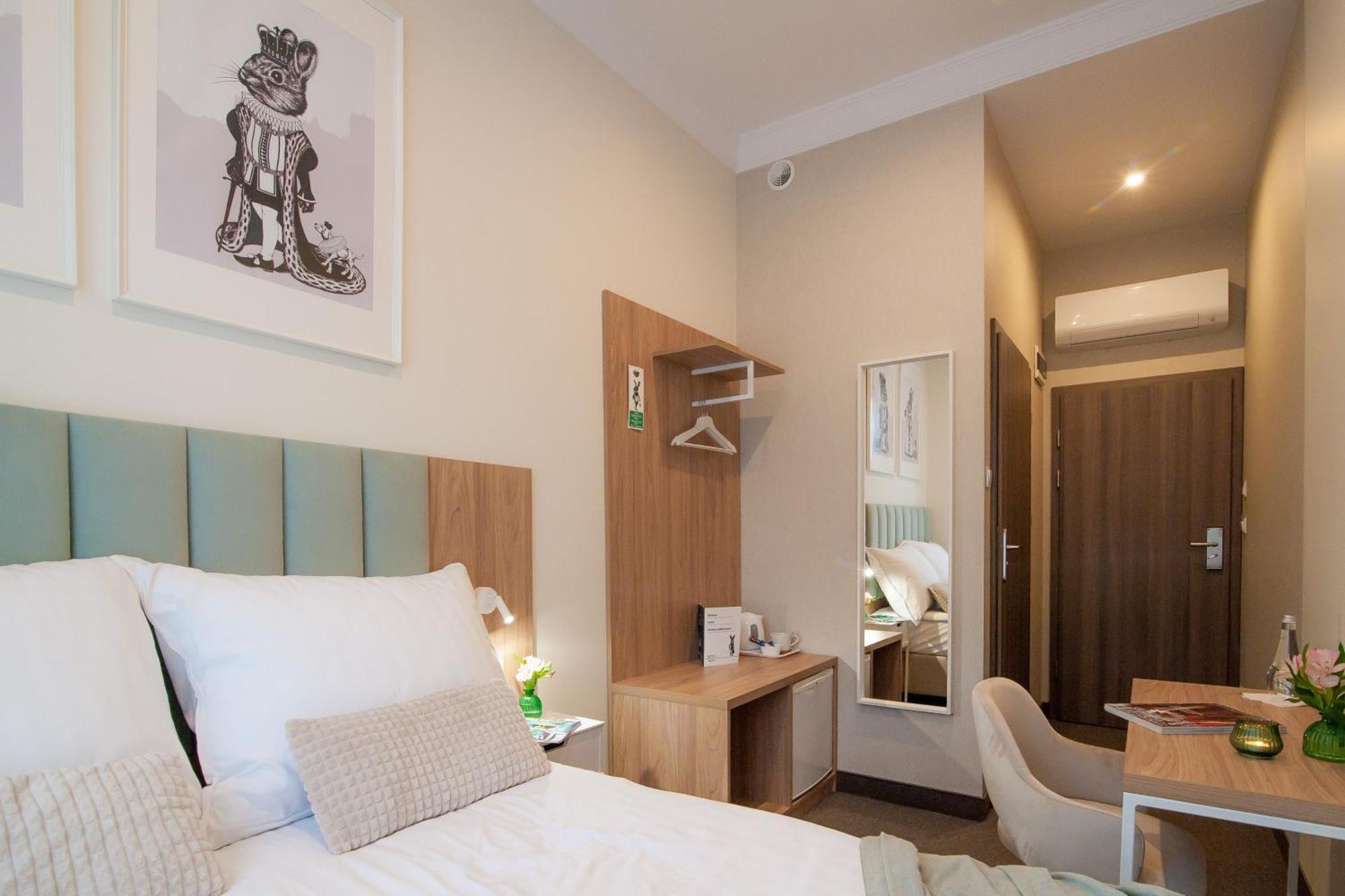 Hotel Awo Gniezno Oda fotoğraf